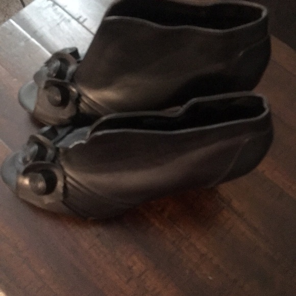Black peep toe open heel/bootie - Picture 2 of 4